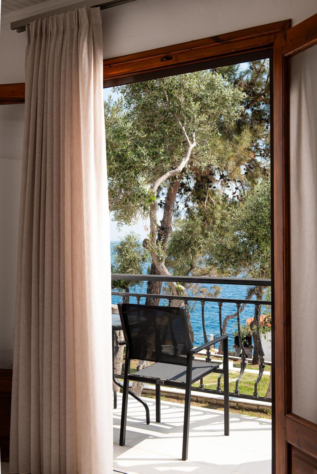 Acroterra - Easy Living Lejlighedshotel Alikí Eksteriør billede