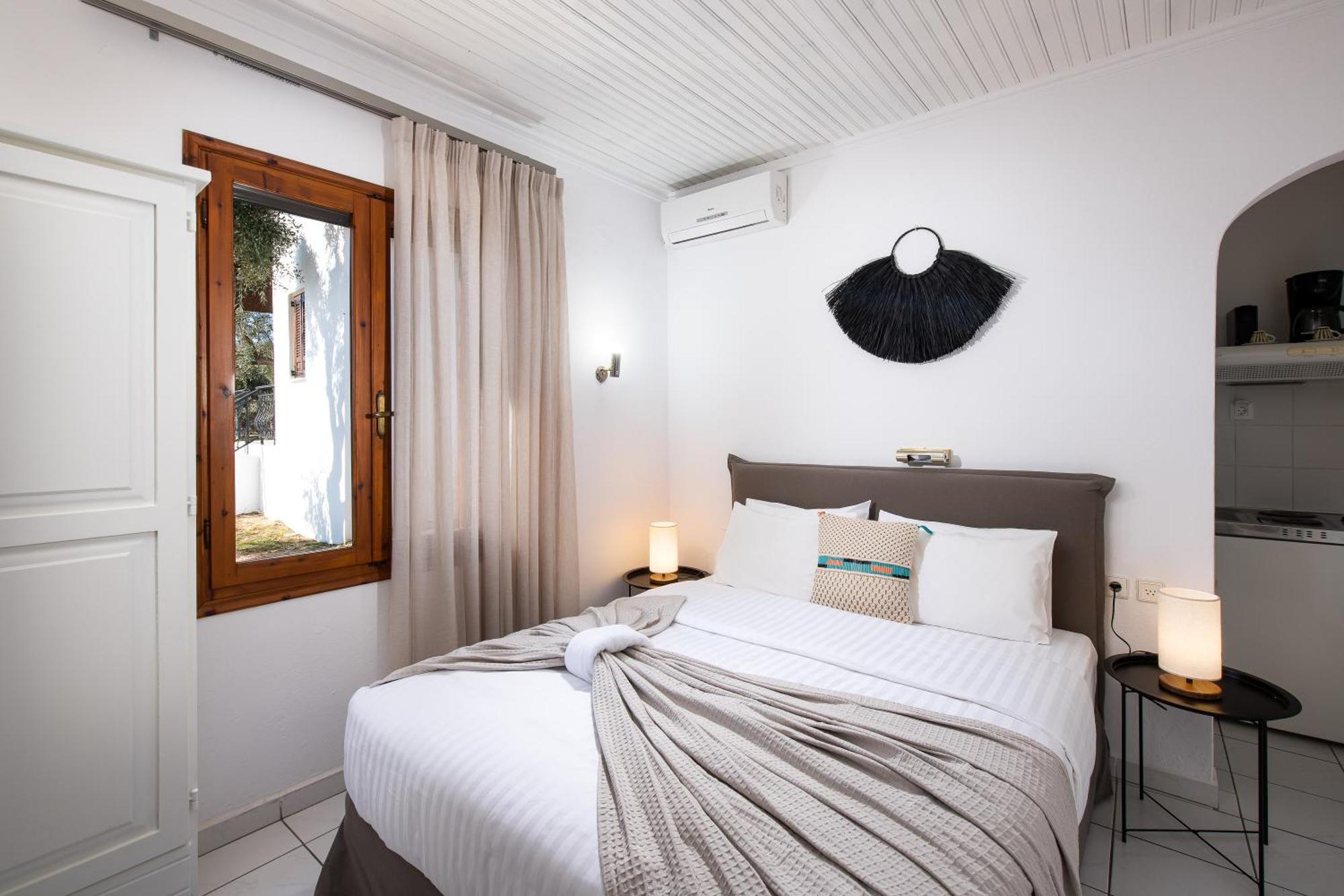 Acroterra - Easy Living Lejlighedshotel Alikí Eksteriør billede